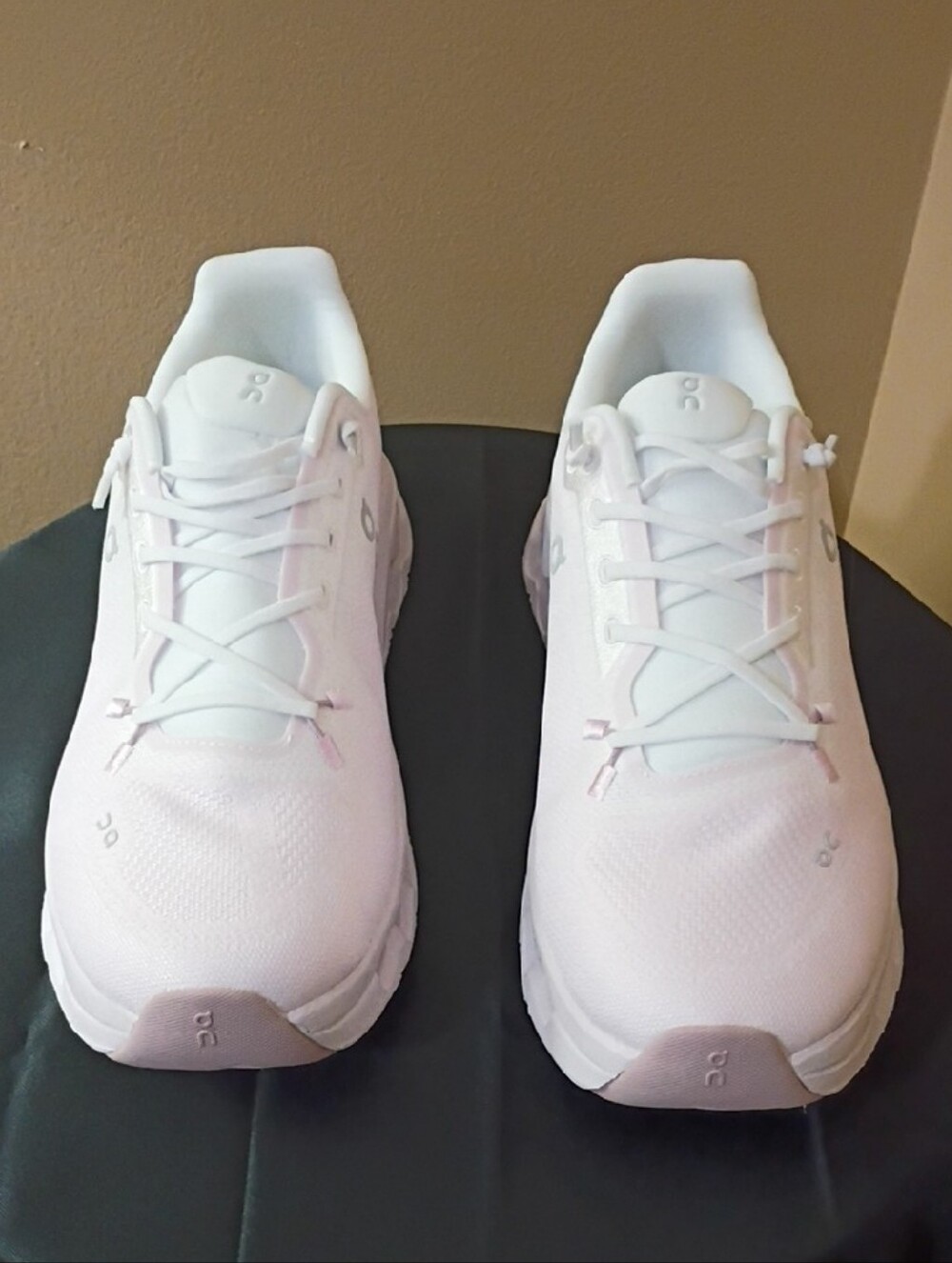 On Cloudtilt Women's Lightweight Running Shoes in Ivory/Orchid Size 9.5